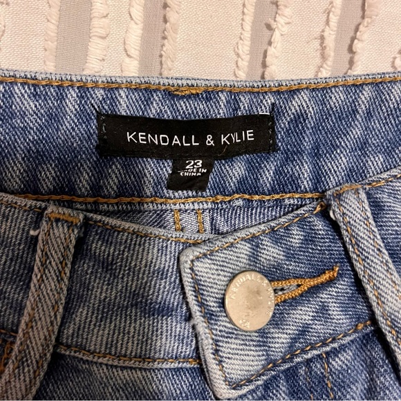 Kendall and Kylie Distressed Jeans - Picture 7 of 9